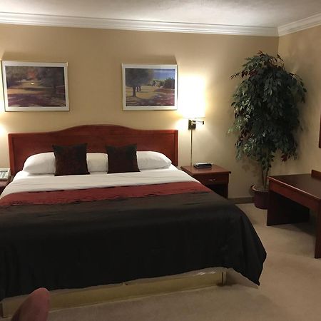 Country Inn Listowel מראה חיצוני תמונה
